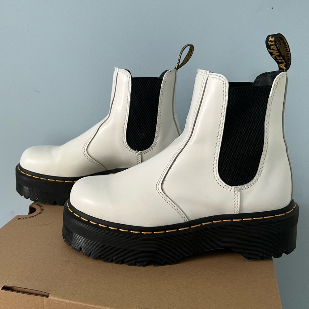 Platform Chelsea Dr Marten Boots